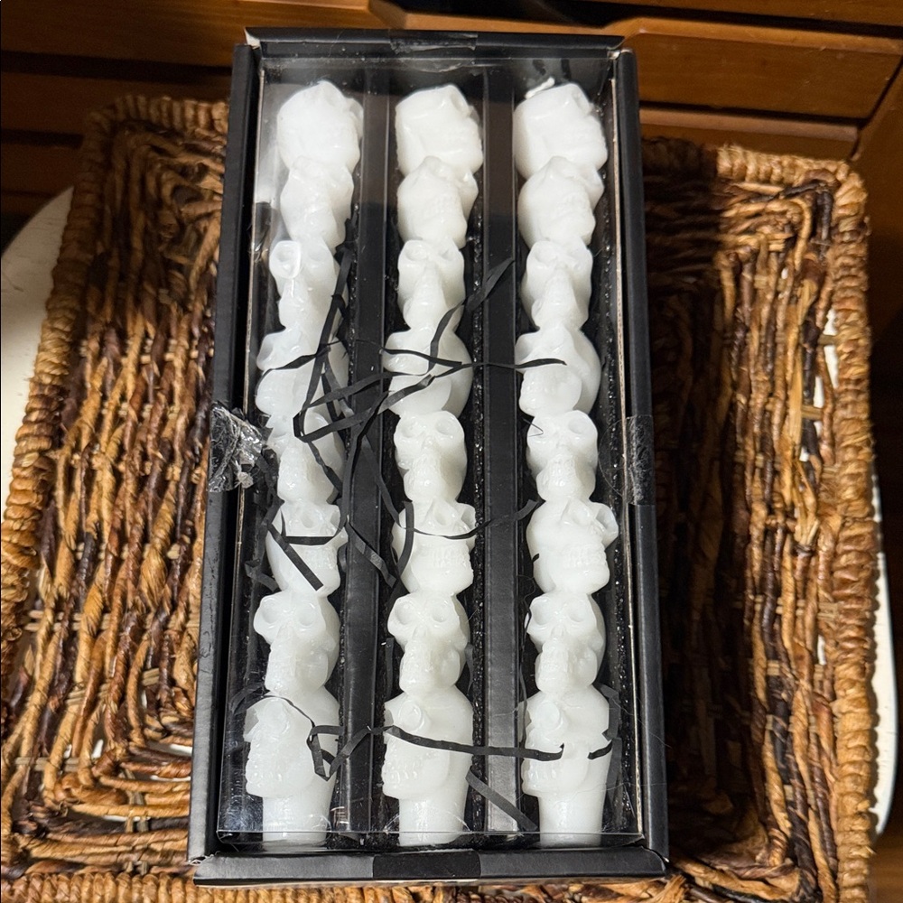 Pottery Barn Skull 💀 Taper 🕯️ Candle’s set of 6 BNIB